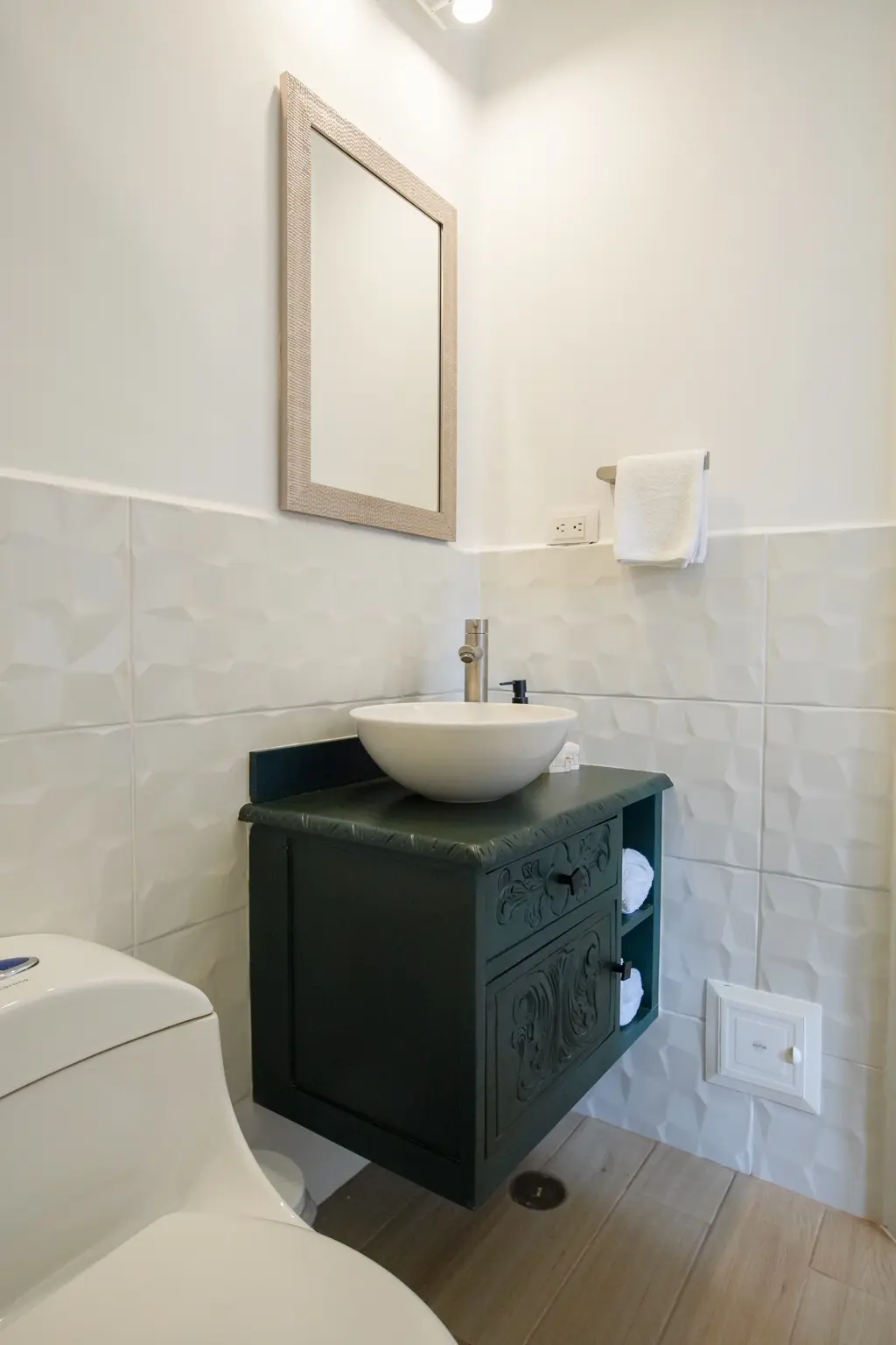 Segundo ángulo del baño privado de la habitación Buganvilla